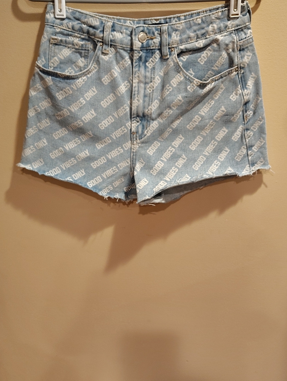 Angel Kiss 7/28 Light Blue Denim Shorts with 'Good Vibes' Print WM